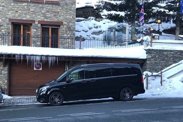 Private transfer Barcelona to Andorra (DE 1 to 15 passengers)