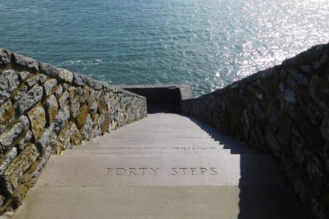 Newport Cliff Walk Self-Guided Walking Tour