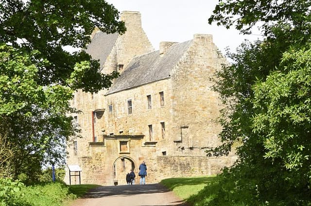Outlander half day tour Lallybroch from Edinburgh