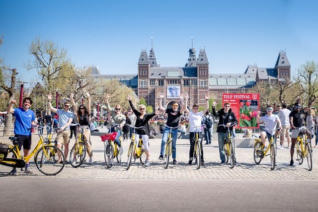 Amsterdam Small Group Bike Tour