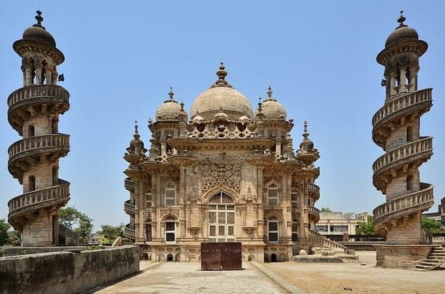 Royal Heritage: Rajkot to Gondal, Junagadh & Girnar Hill Day Trip