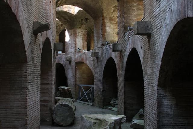 Tour in the ruins of Pozzuoli with an archaeolgist.