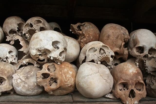 Rome: Catacombs for Kids Private Family Tour with Capuchins Crypt