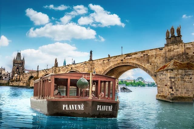 Charles Bridge: River Boat Cruise & Guided Walk ️with PragueWay