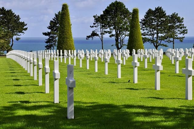 Private Normandy D-Day Live guided Top 6 Sites trip from Paris