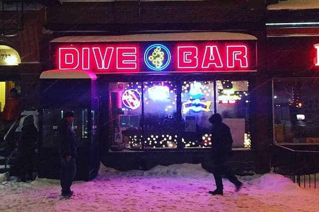 Karaoke Party Bus Dive Bar Crawl