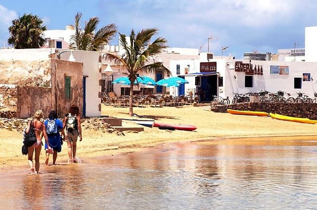 Lanzarote Tour: Lagomar Museum, Cactus Garden & La Graciosa