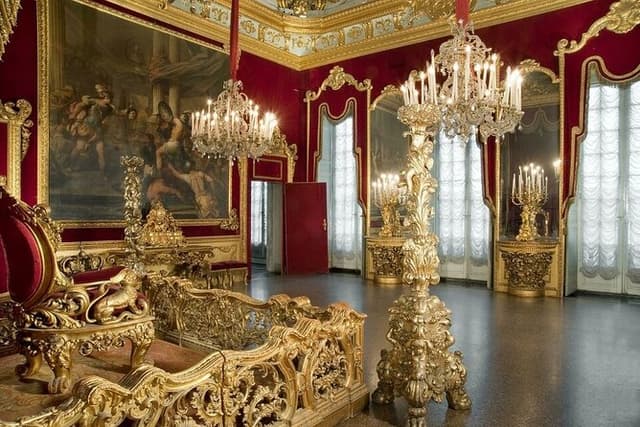 Genoa: Private Royal Palace, Rolli Palaces & walking guided tour