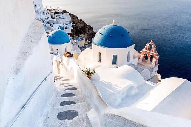 Discover the Cultural Heart of Santorini with Mεliton Tours