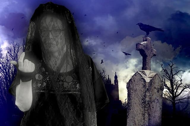 The Galveston Cemetery Tour - Walk With The Dead!