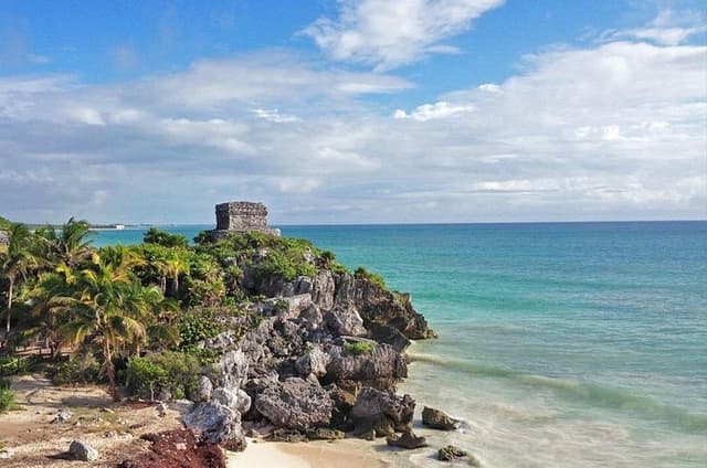 Tulum Ruins & Cenote guided private tour from Tulum and Riviera Maya.