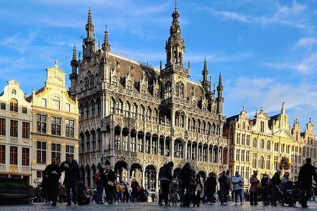 Tell Me About Brussels! | First Day Must-Do | Local Storytellers