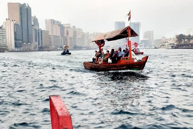 Old Dubai tour: Local Market, Tasting, Dubai creek with Abra ride