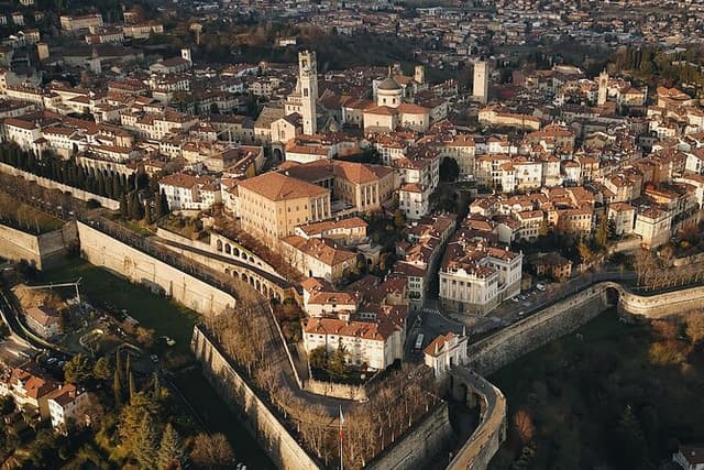 Private 6 hours guided Tour to Bergamo from Milan