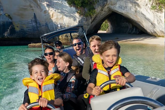 Whitianga: Cathedral Cove Thrilling Boat Tour, Caves & Snorkeling