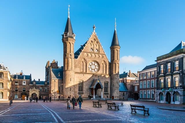 Hague: The Heart of Old Town Exploration Game and Tour
