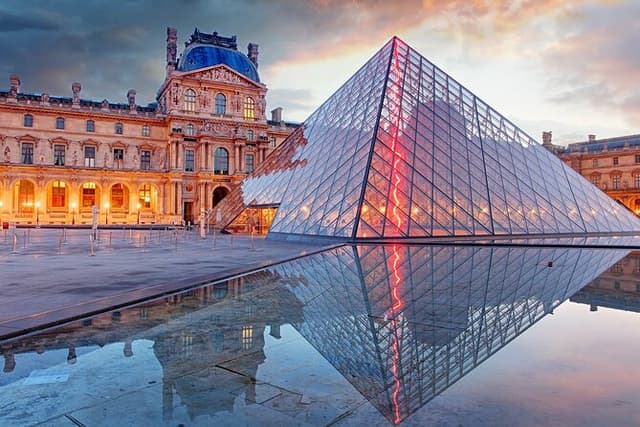 Paris highlights sightseeing tour with private Transportation