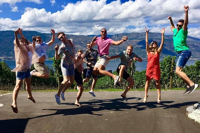 Lake Country Full Day Lunch Wine Tour-Incl. Tastings & Guide Grat