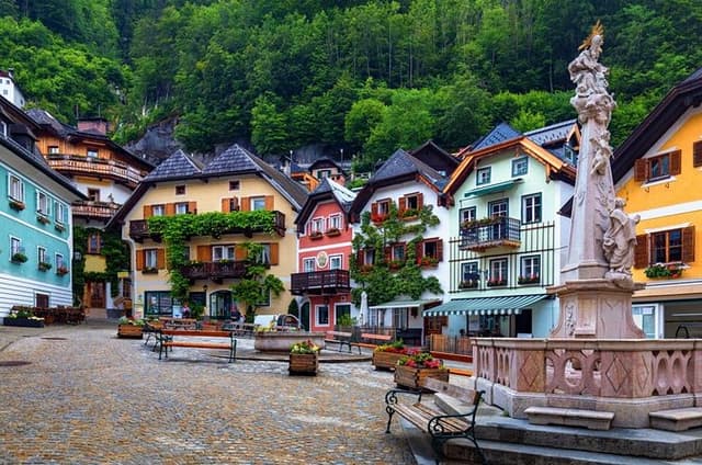 Ancient Treasures in Hallstatt: Exploration Game and Tour