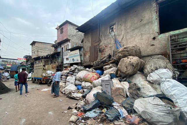 Dharavi Slum tour in Mumbai by local resident