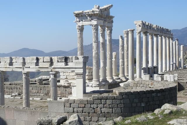 Pergamon Tour