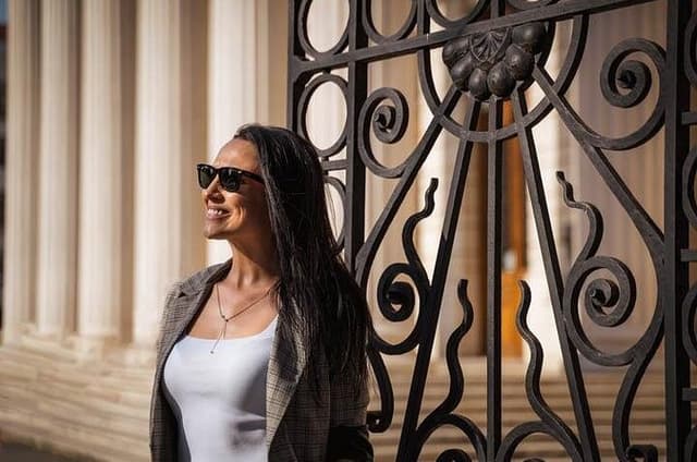 Instagramable professional photo shoot, glossy style experience in Little Paris