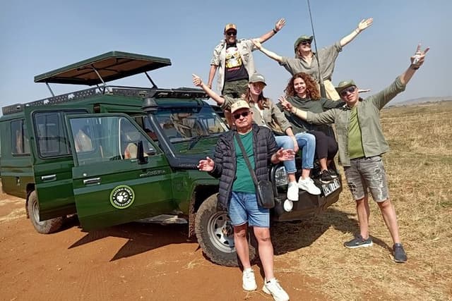 Samburu, Lake Nakuru & Masai Mara 6 Days Private 4x4 Jeep Safari