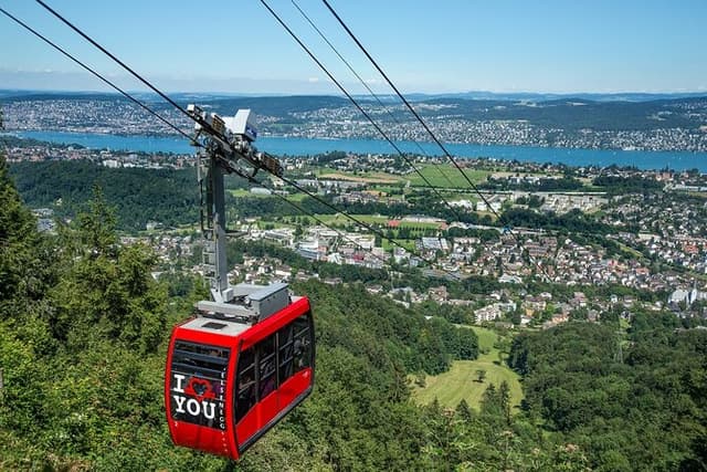 Culinary Tour from Zurich with Traditional Swiss Cheese Fondue Dinner