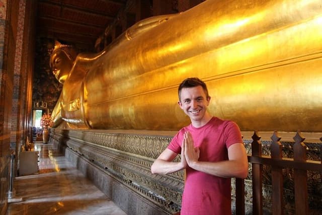 Bangkok Selfie Expert Tour: Little India, Wat Traimit & Wat Pho