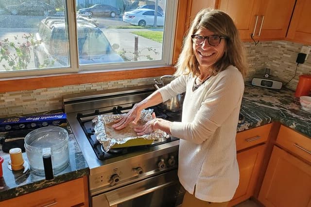 Farmers Market Tour & Hands-On Cooking Class in Long Beach