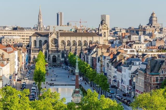 Brussels Origins of the City: Exploration Game and Tour