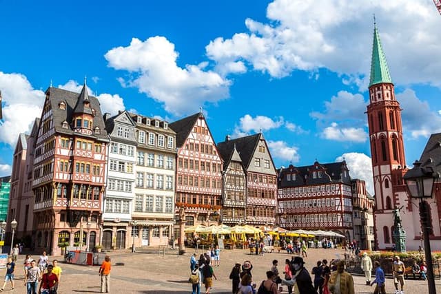 Frankfurt: Old Town Highlights Private Walking Tour