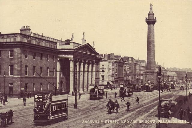 2-Hour Historical Walking Tour from Dublin