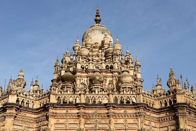 Sacred Junagarh: Pilgrimage & History Tour From Rajkot