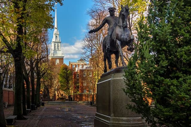 Freedom Trail Walking Tour with Bunker Hill and USS Constitution