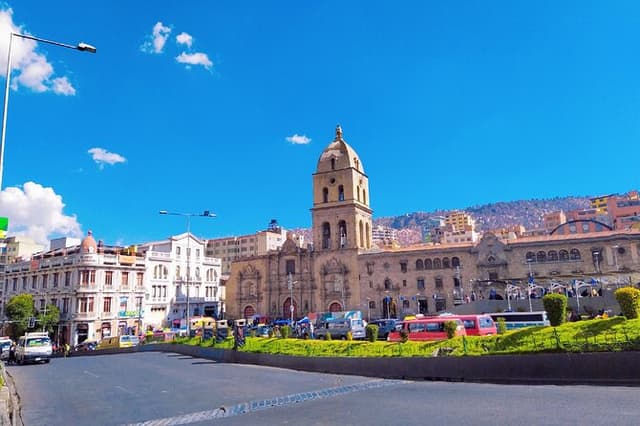 La Paz City Tour, Bolivia + Moon Valley + Cable Cars. PRIVATE CAR