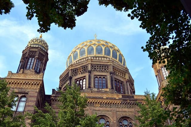 Berlin: Skip-the-line Jewish Museum Private Guided Tour