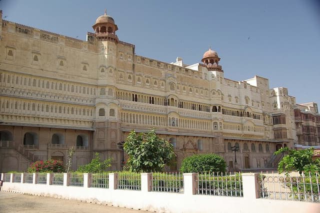 Visit Bikaner in Private Car with Guide Service
