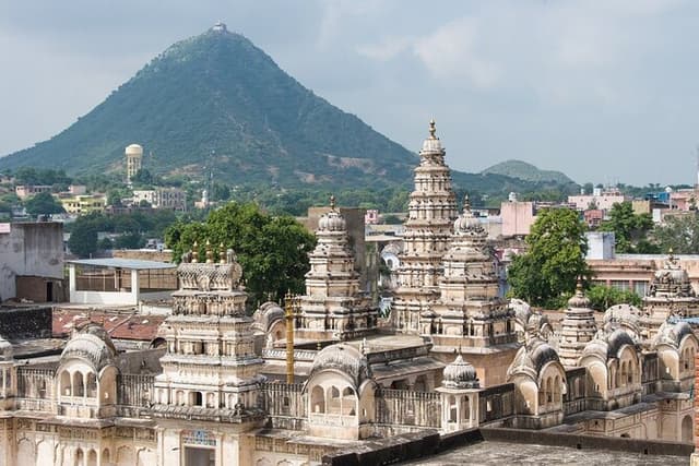 Visit Pushkar & Chittorgarh Fort from Jaipur with Udaipur Drop