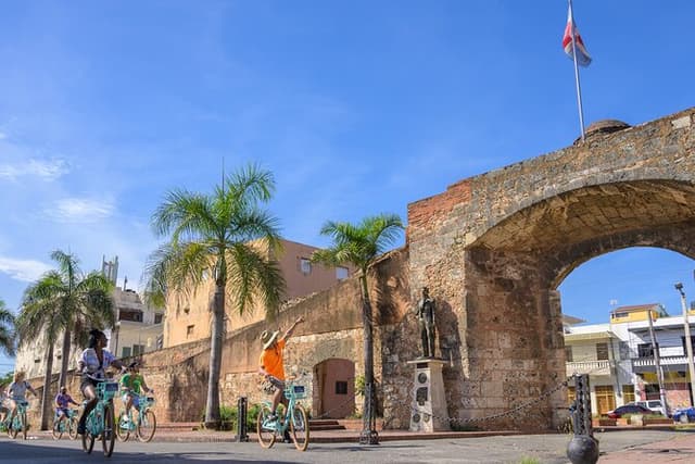 Santo Domingo: City Highlights Guided Bike Tour