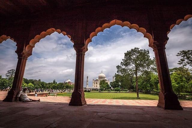 Private Guided Taj Mahal Tour with Skip The Line Entry Ticket