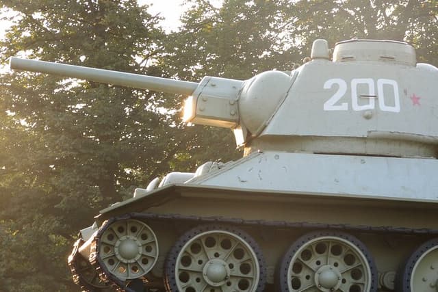 Private Walking Tour: World War 2 and Cold War Sites in Berlin