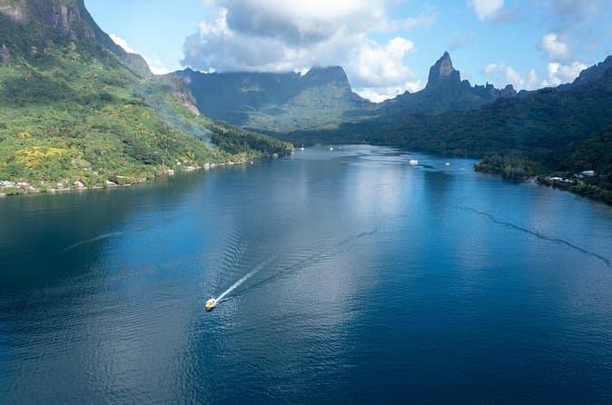 4 Hour Private Fishing Discovery Tour in Moorea
