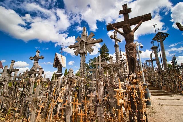 From Riga: Hill of Crosses & Jelgava Tour - 2 Countries in 1 Day