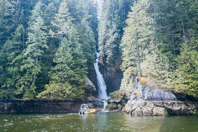 Vancouver City and Waterfall Waterfront Sightseeing Boat Tour