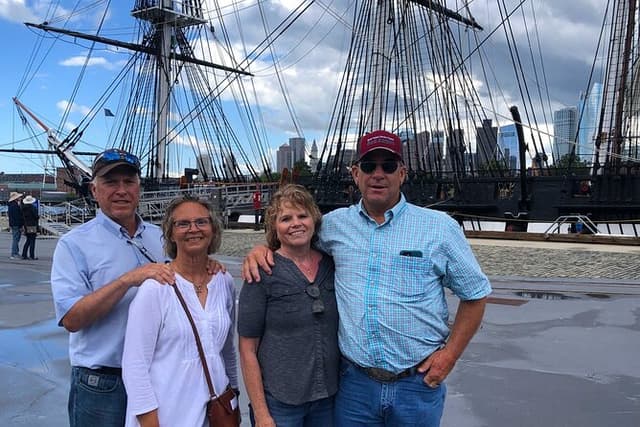 Freedom Trail Walking Tour with Bunker Hill and USS Constitution