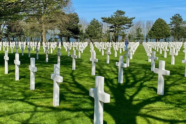 Normandy D-Day Landing Beaches Small-group trip from Paris