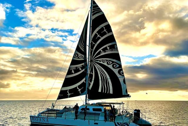 Waikiki Sunset Cocktail Sail on the Moana Catamaran