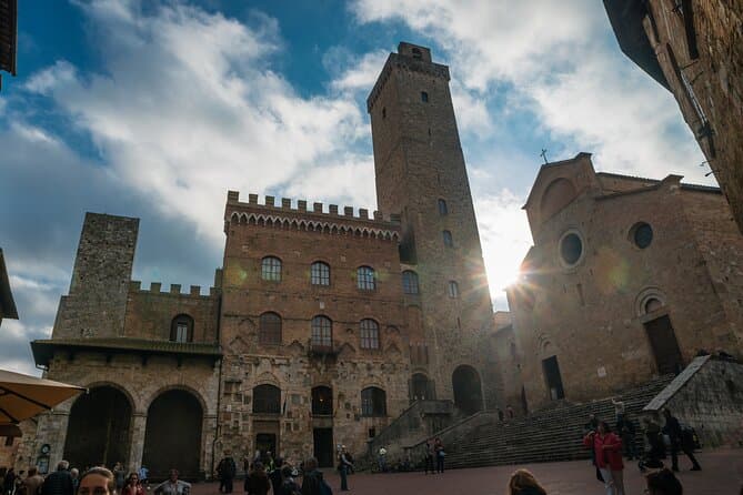 Best Day Trip from Florence: Volterra & San Gimignano