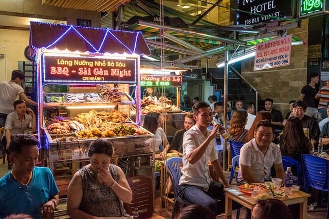 Saigon Night Bites on Foot: Local Vendors, Stories & Sweet Finish